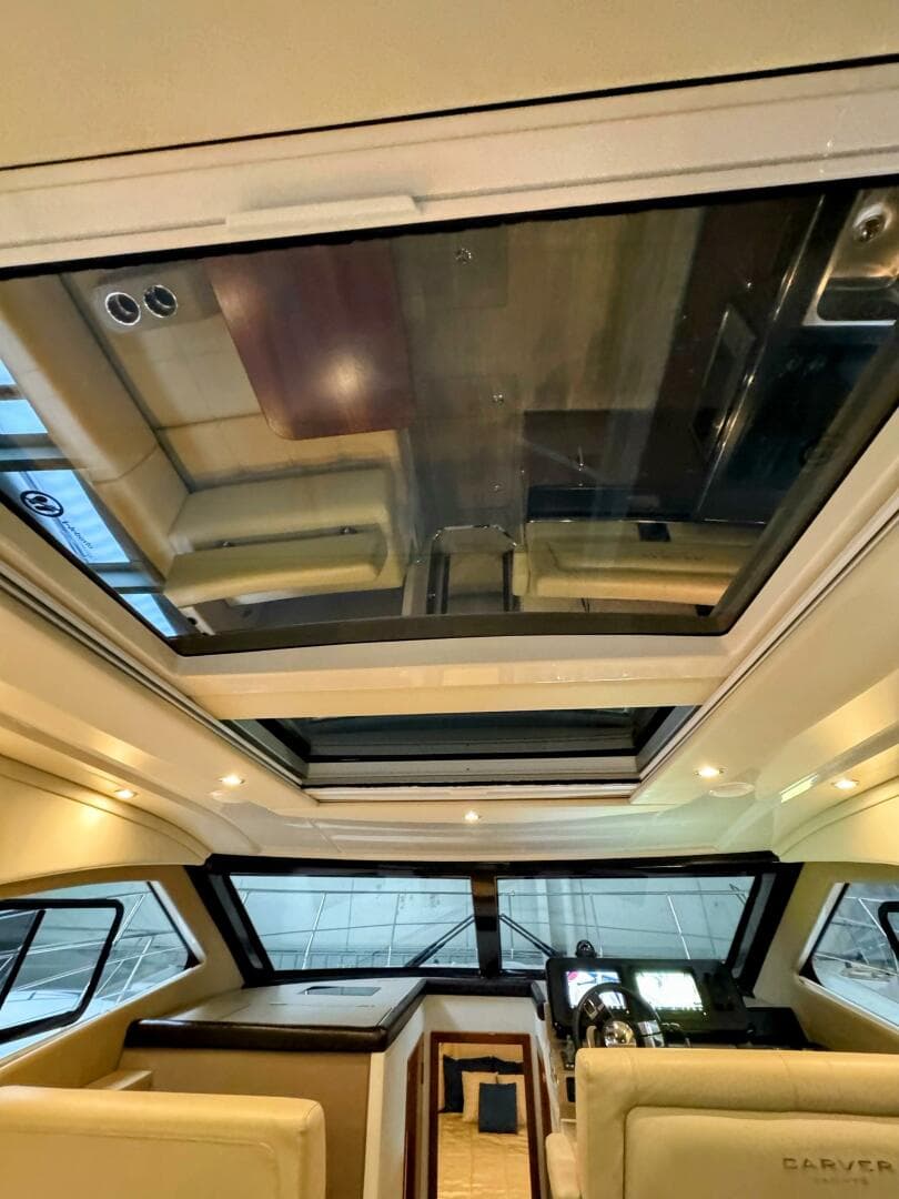 2017 Carver C37 — photo 37