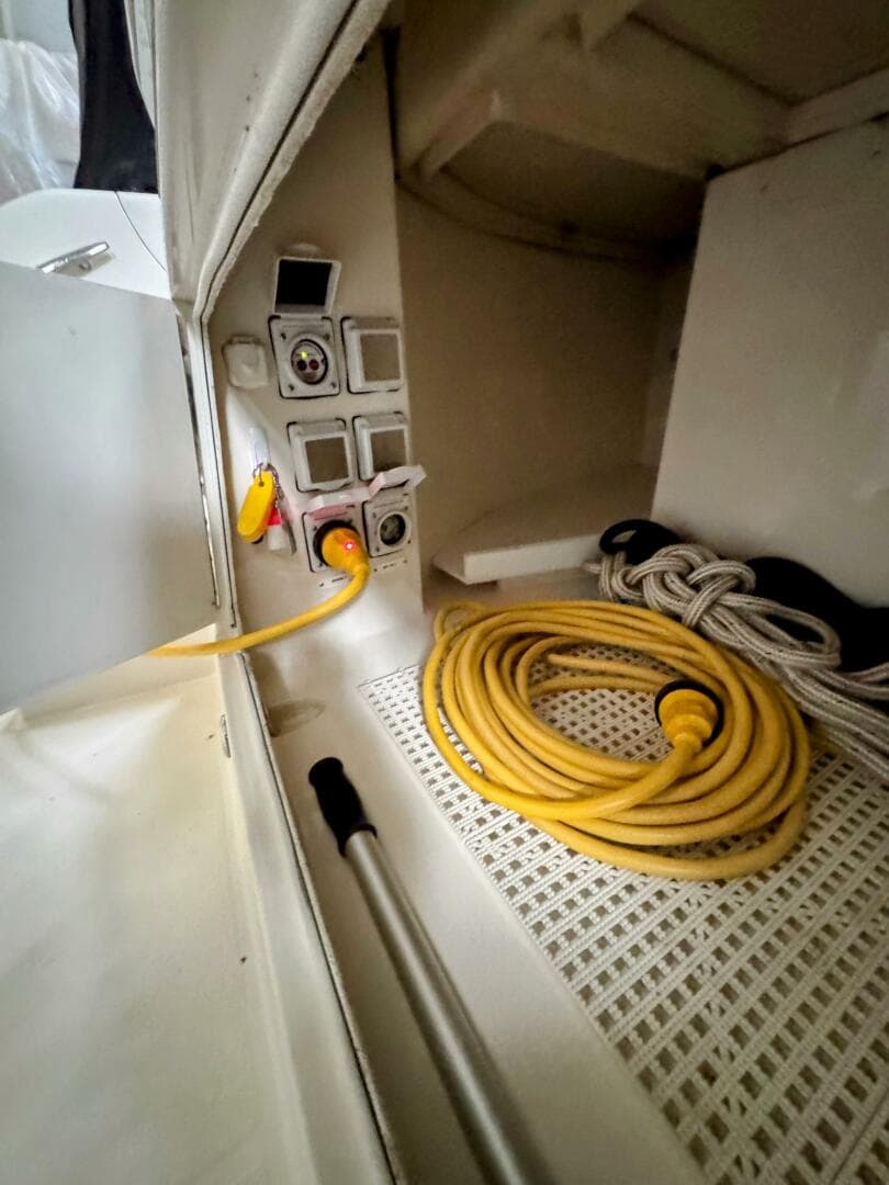 2017 Carver C37 — photo 64