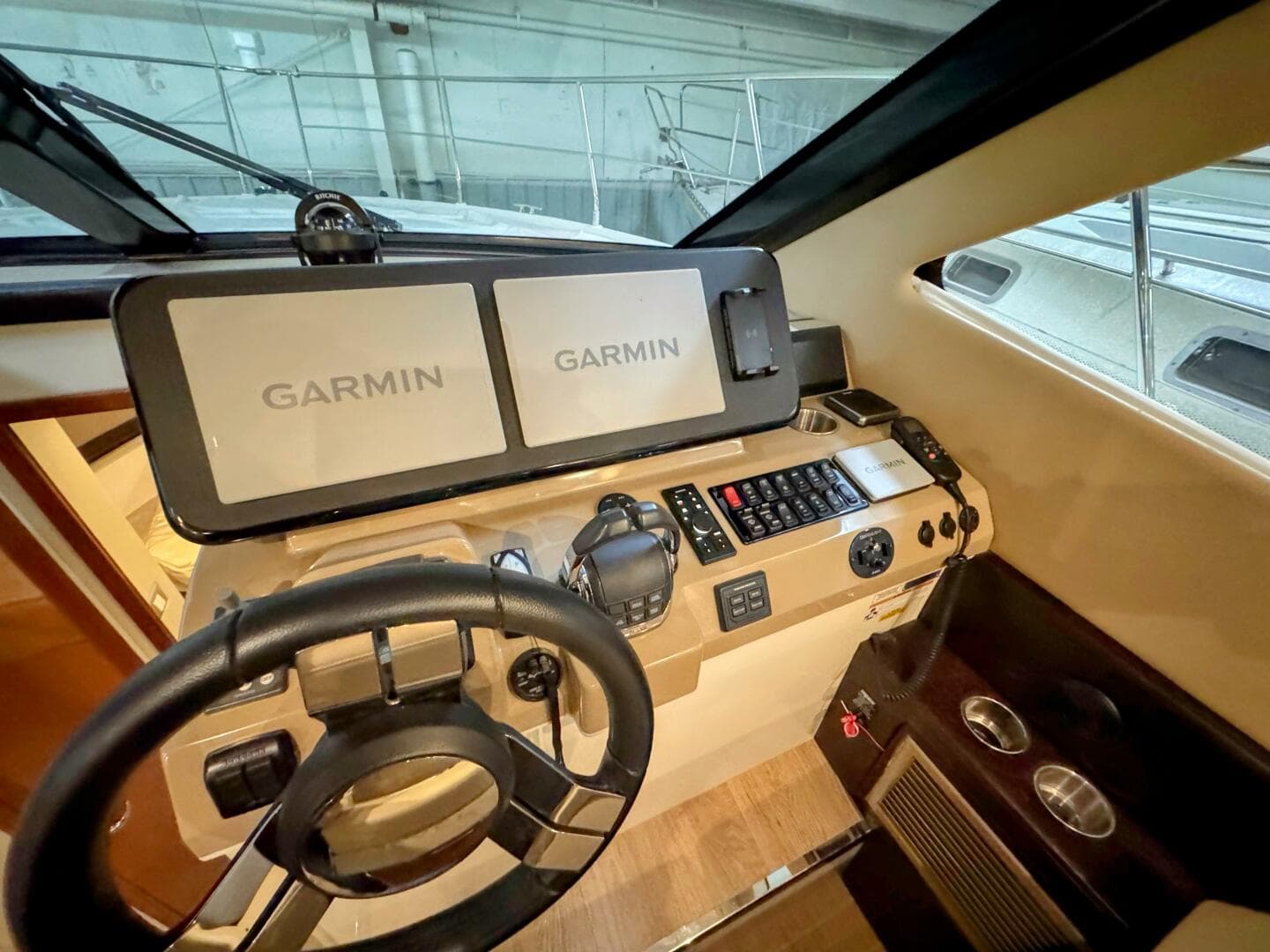 2017 Carver C37 — photo 39