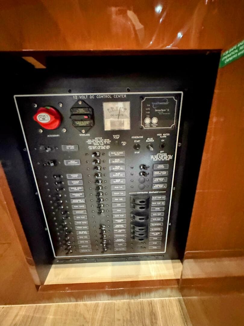 2017 Carver C37 — photo 60