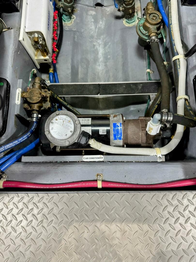 2017 Carver C37 — photo 68