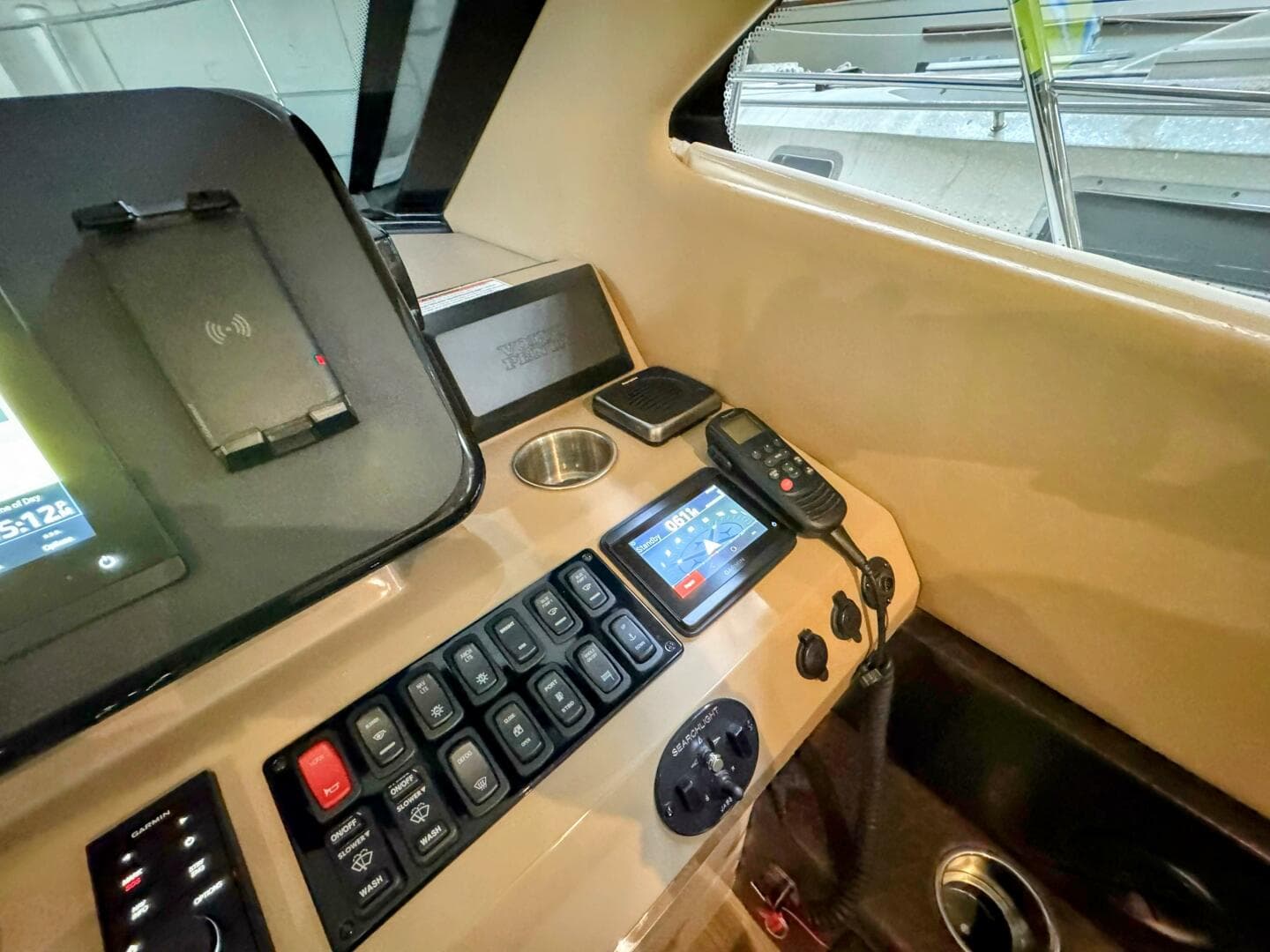 2017 Carver C37 — photo 43