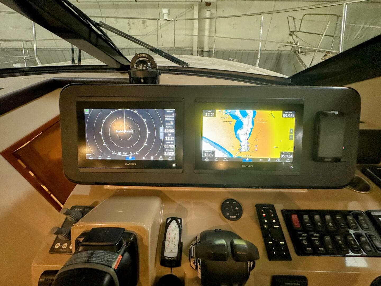 2017 Carver C37 — photo 40