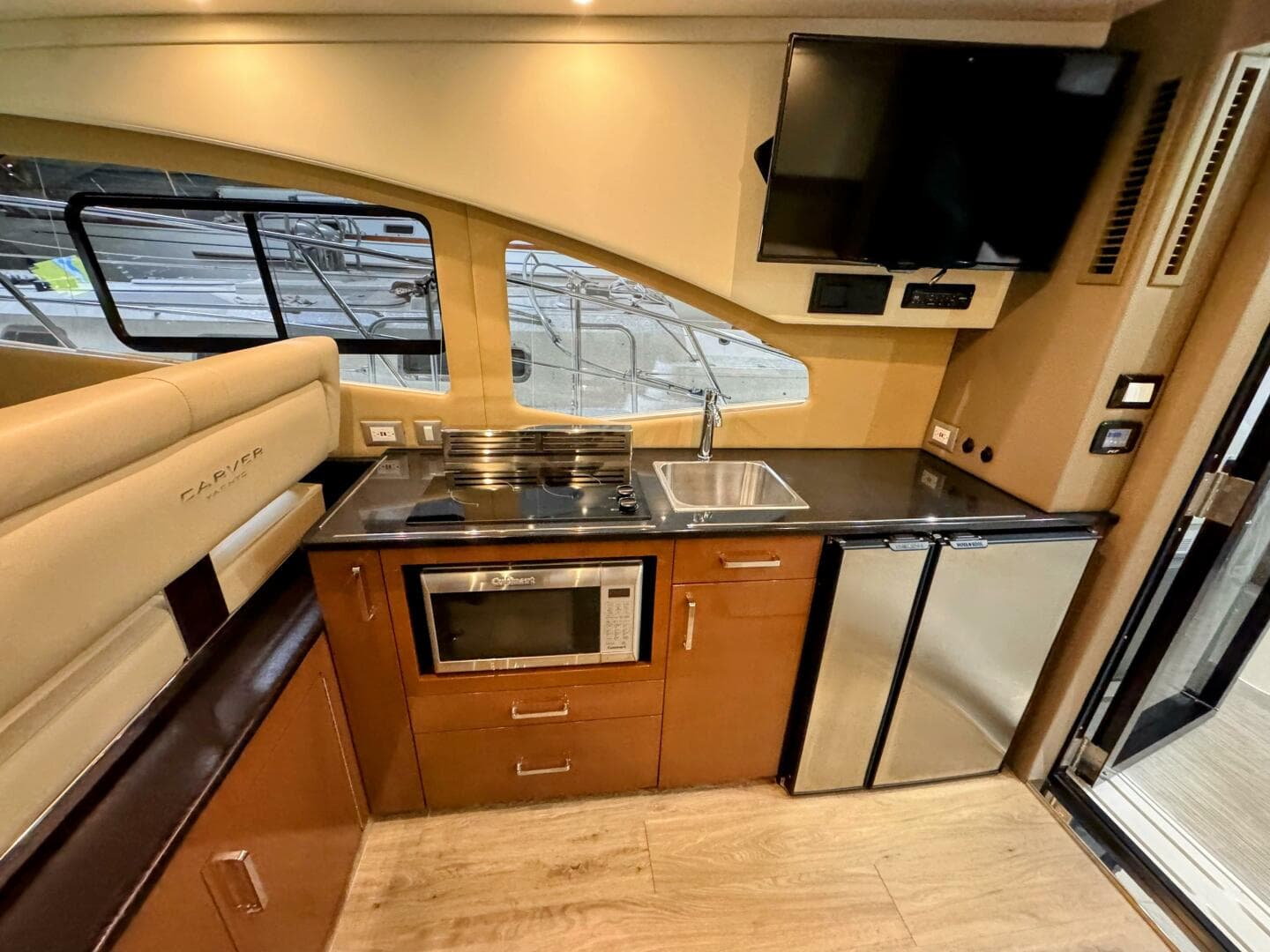 2017 Carver C37 — photo 29