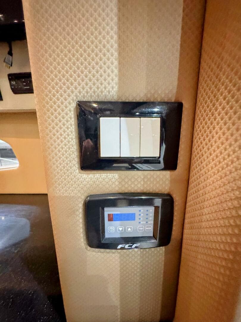 2017 Carver C37 — photo 31