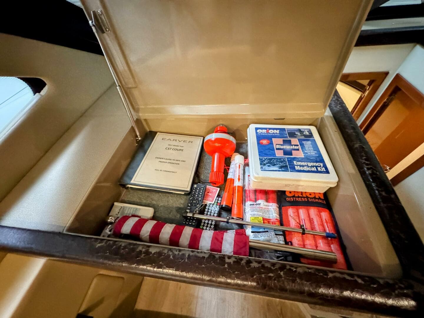 2017 Carver C37 — photo 48