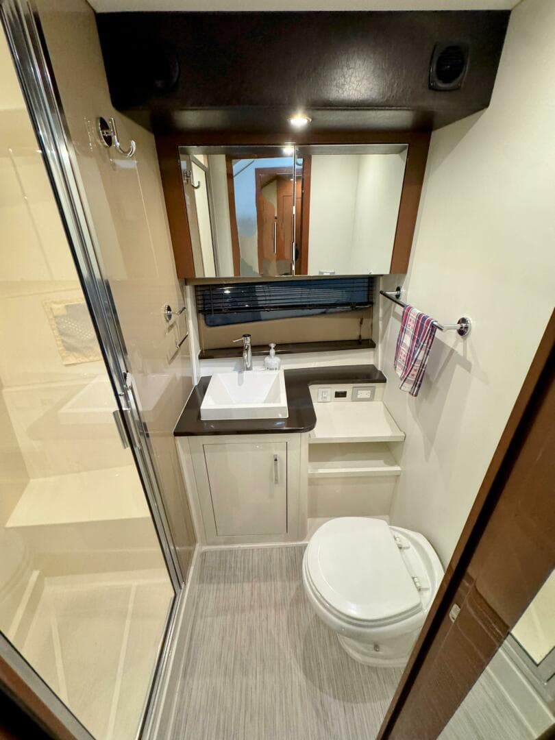 2017 Carver C37 — photo 57