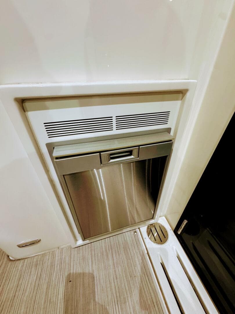 2017 Carver C37 — photo 21