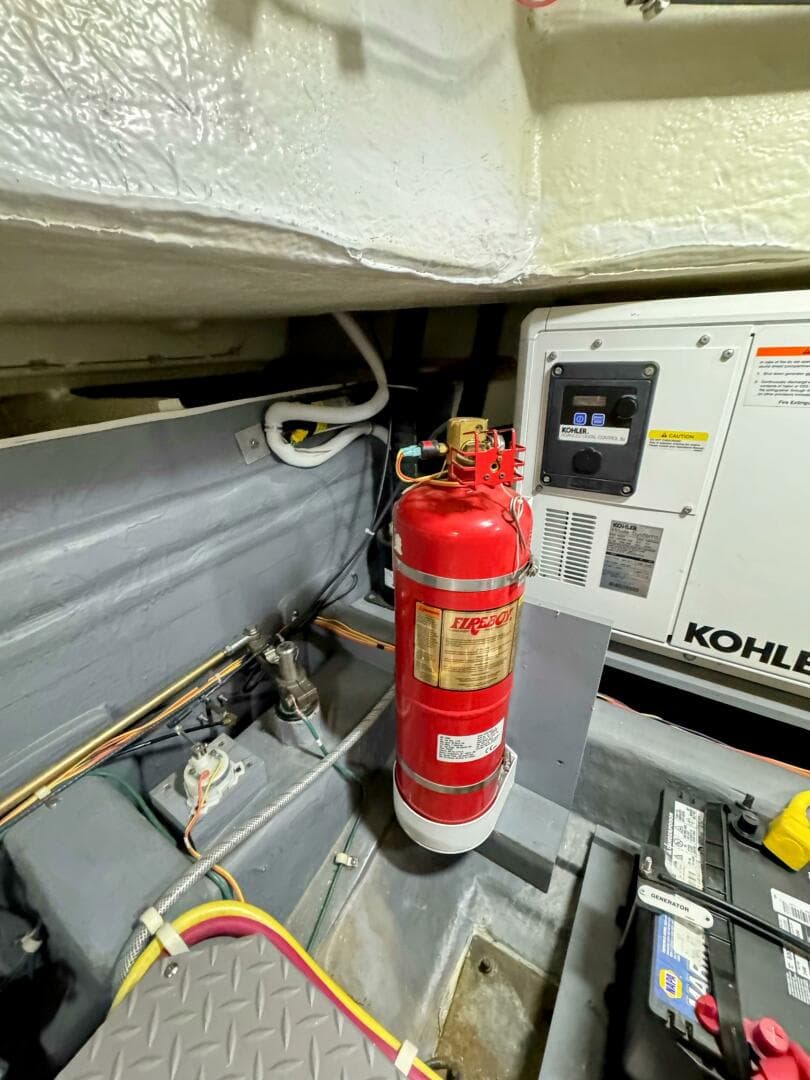 2017 Carver C37 — photo 76