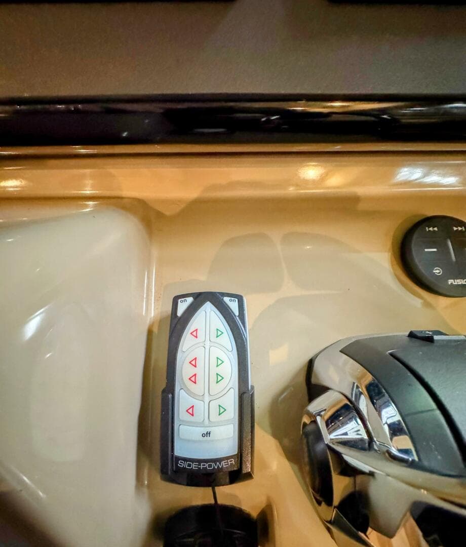 2017 Carver C37 — photo 46