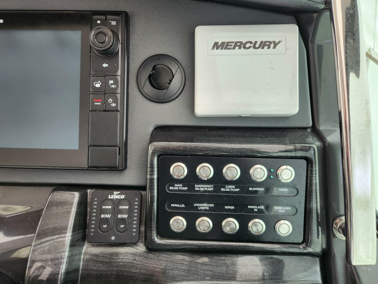 2017 Monterey 335S — photo 16