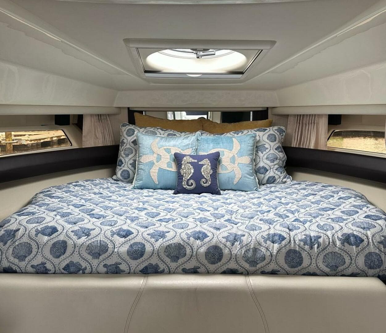 2017 Monterey 335S — photo 6