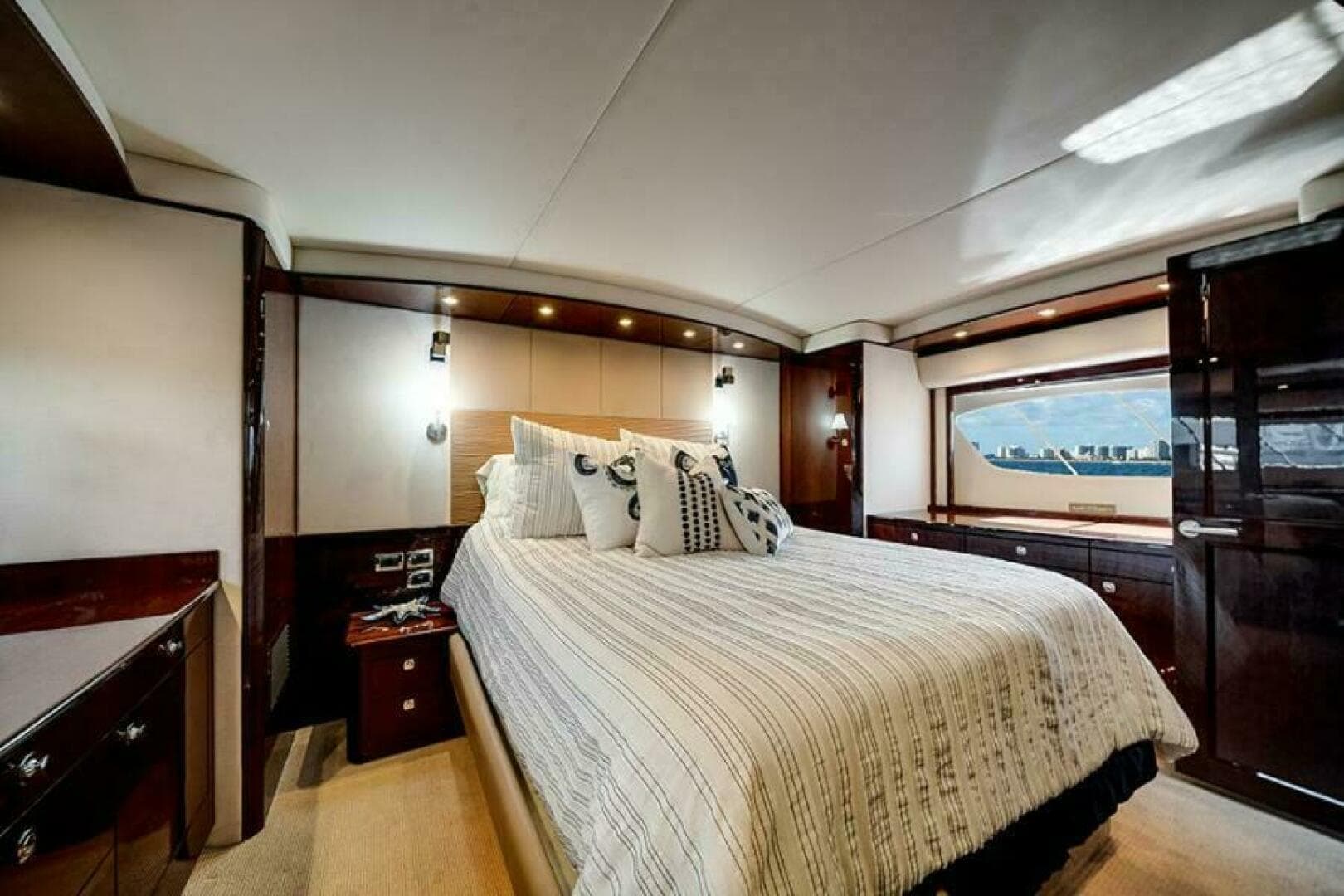 2012 Sea Ray 610 Sundancer — photo 33