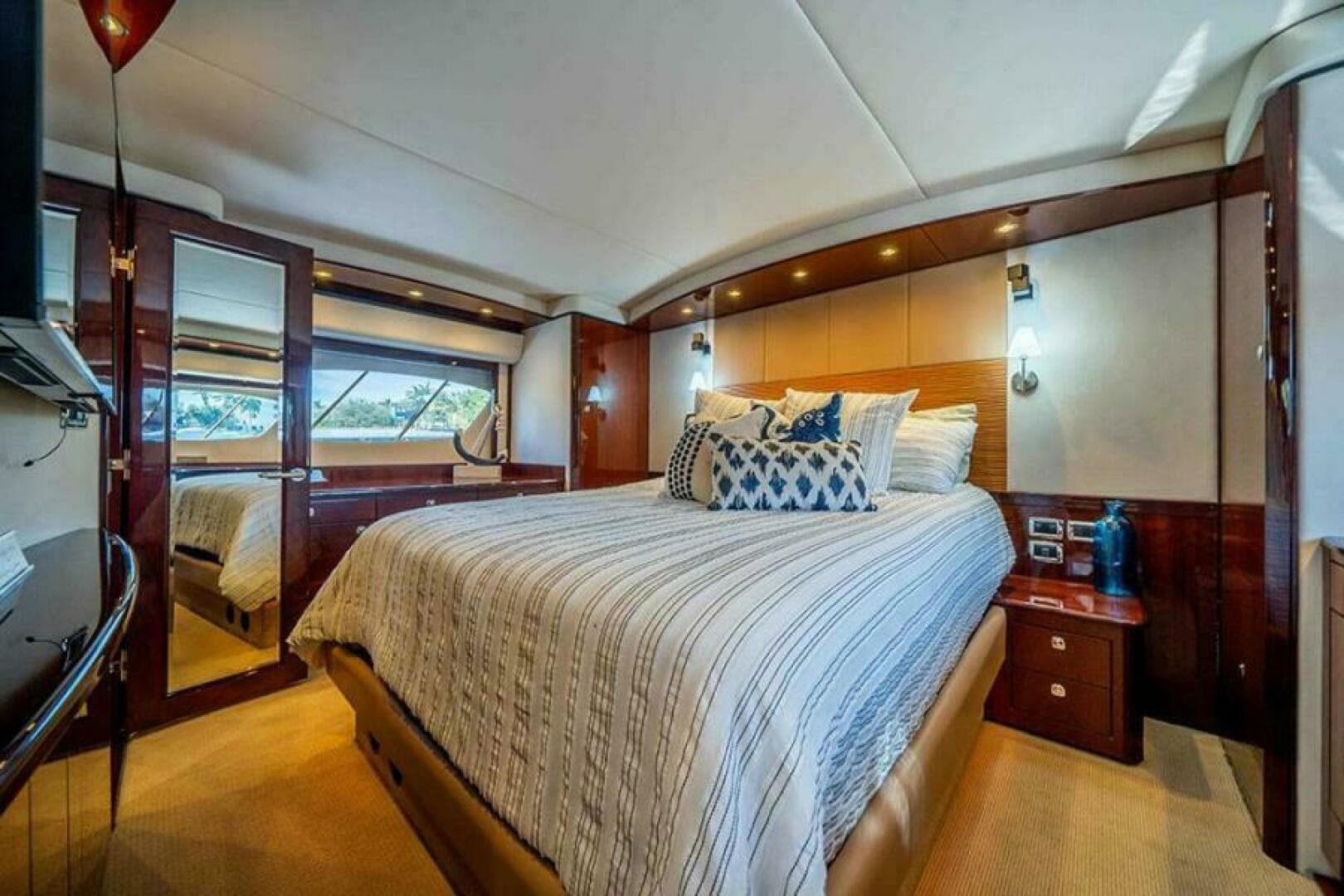 2012 Sea Ray 610 Sundancer — photo 8