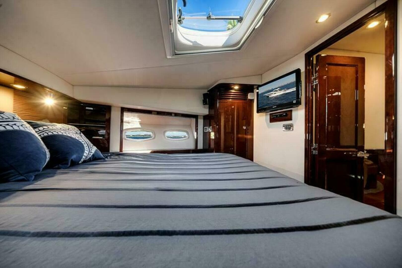 2012 Sea Ray 610 Sundancer — photo 41