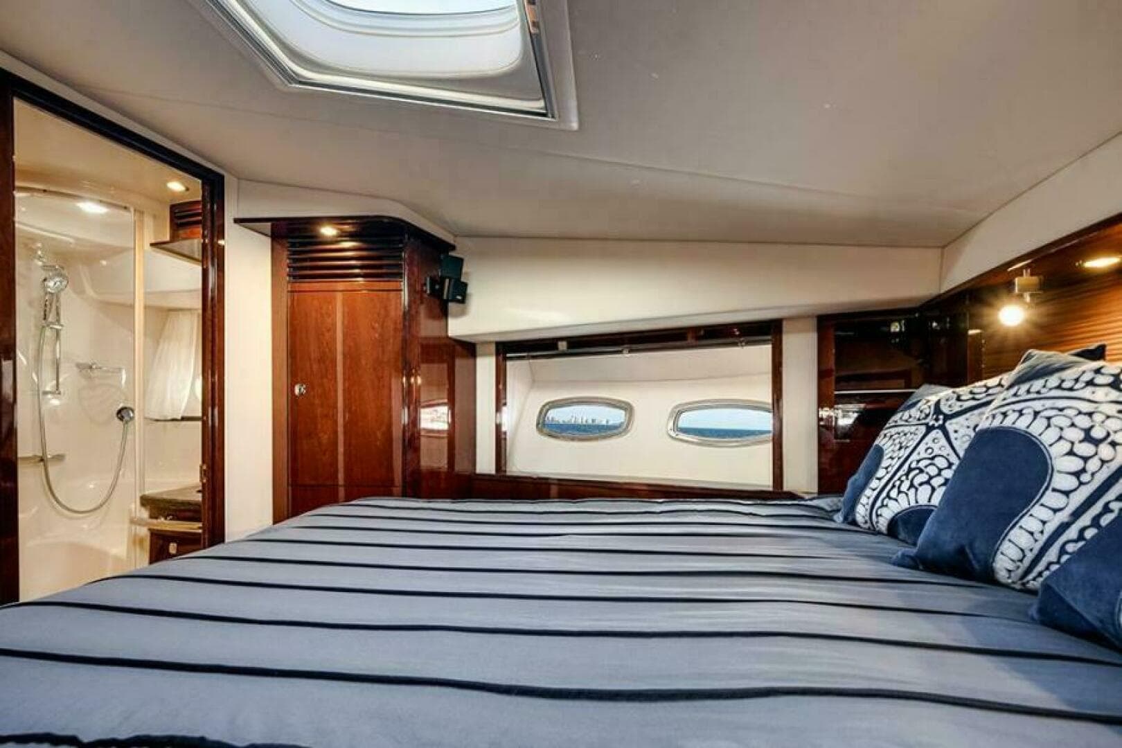 2012 Sea Ray 610 Sundancer — photo 40