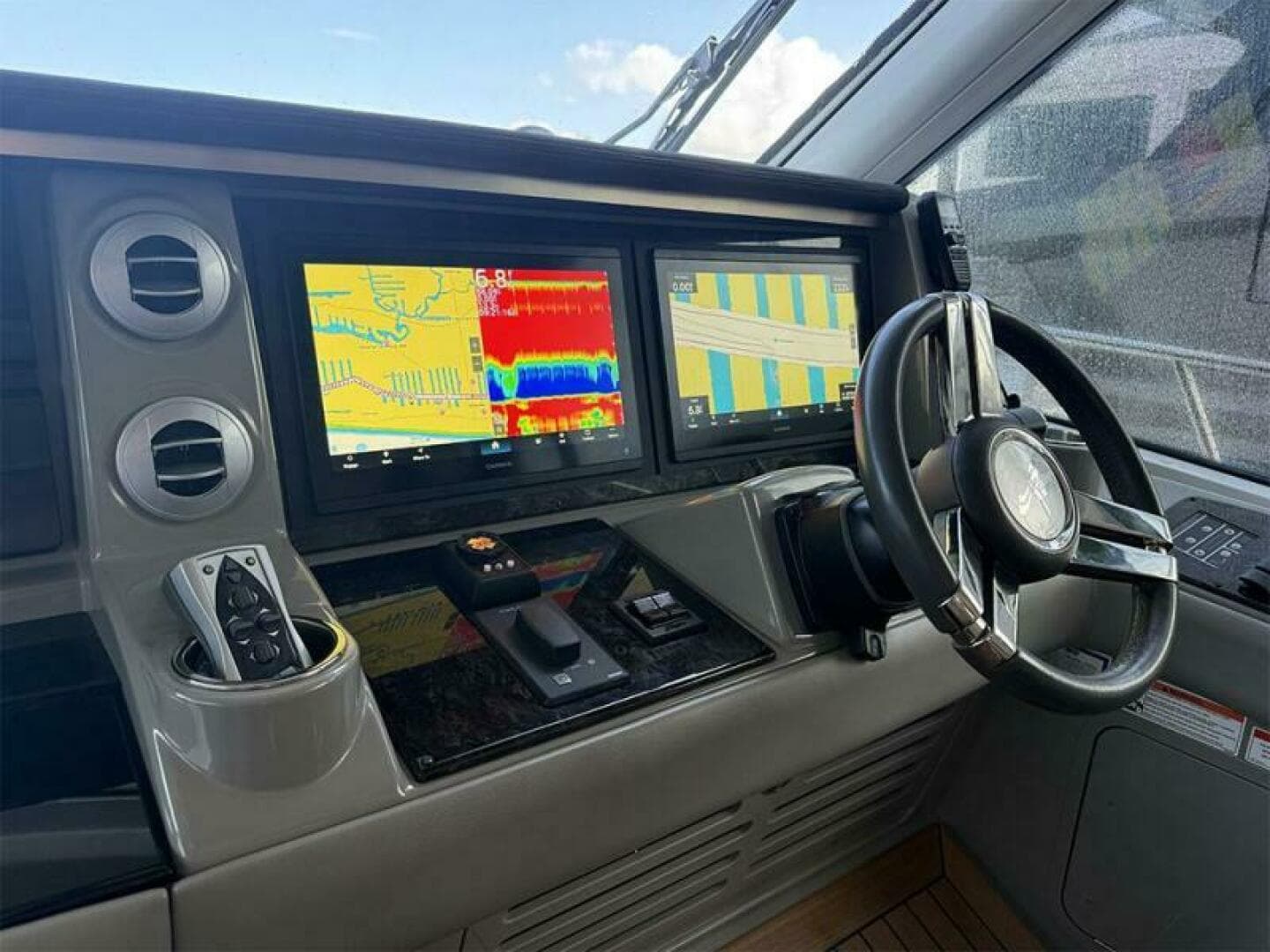 2012 Sea Ray 610 Sundancer — photo 22