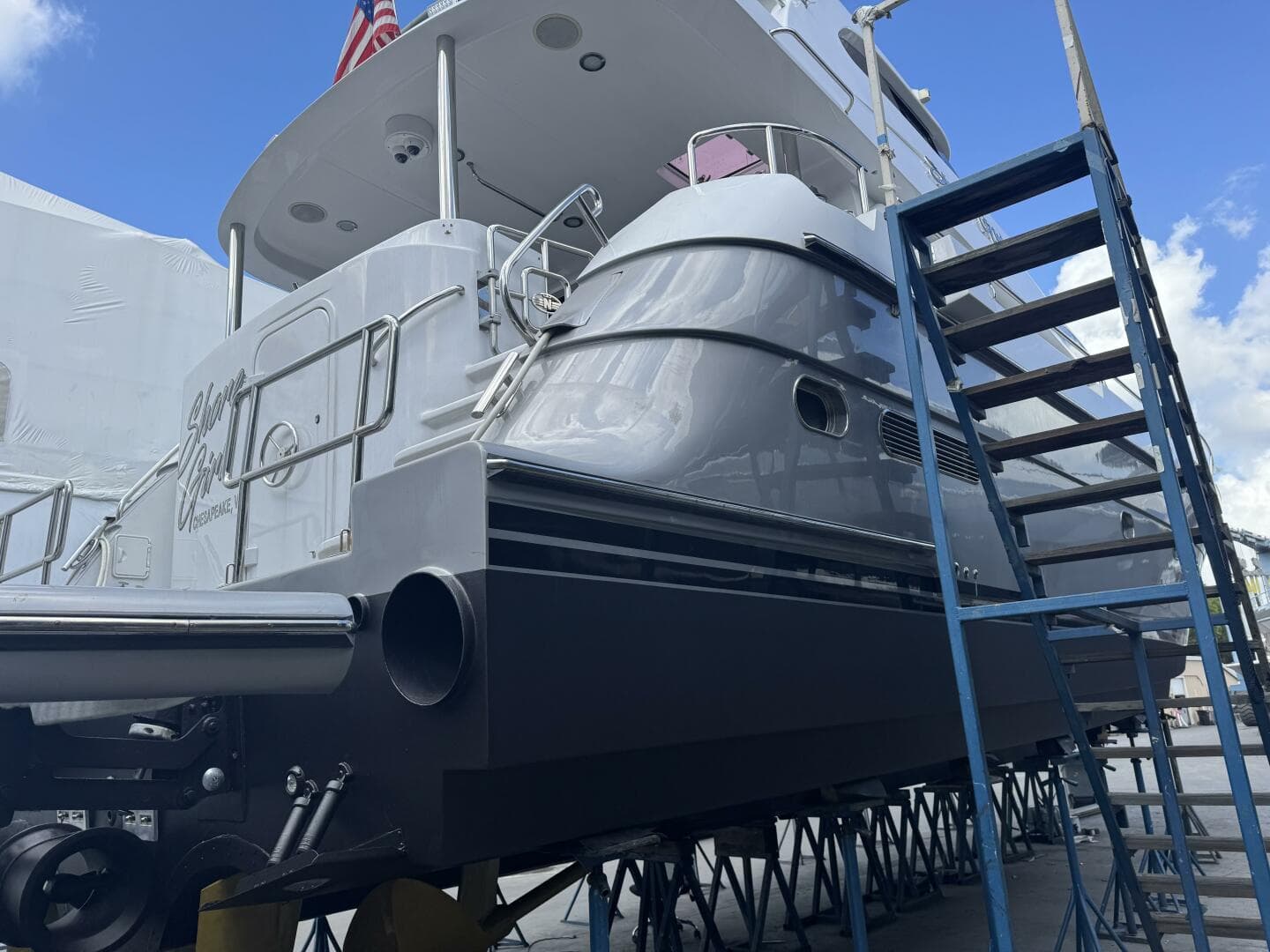 2005 Neptunus Enclosed Skylounge — photo 74