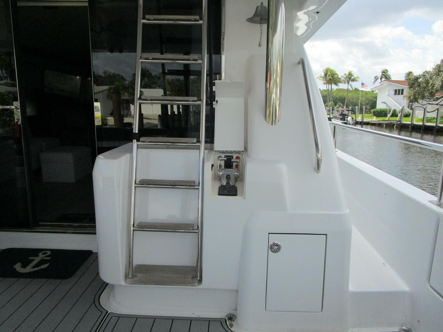 2005 Neptunus Enclosed Skylounge — photo 63