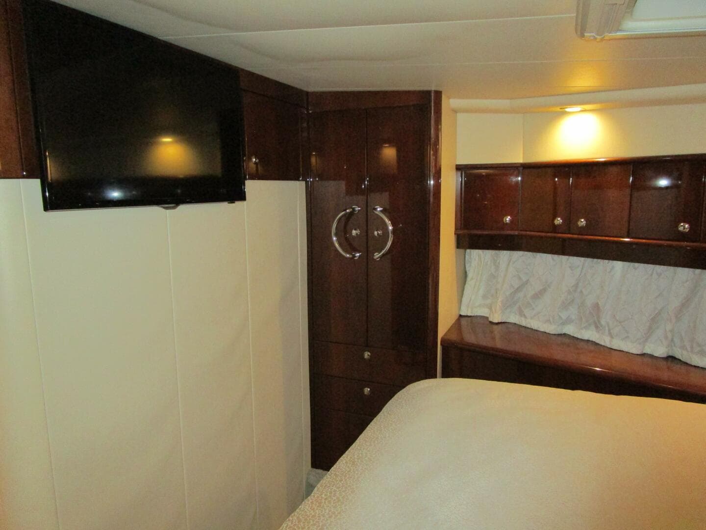 2005 Neptunus Enclosed Skylounge — photo 39