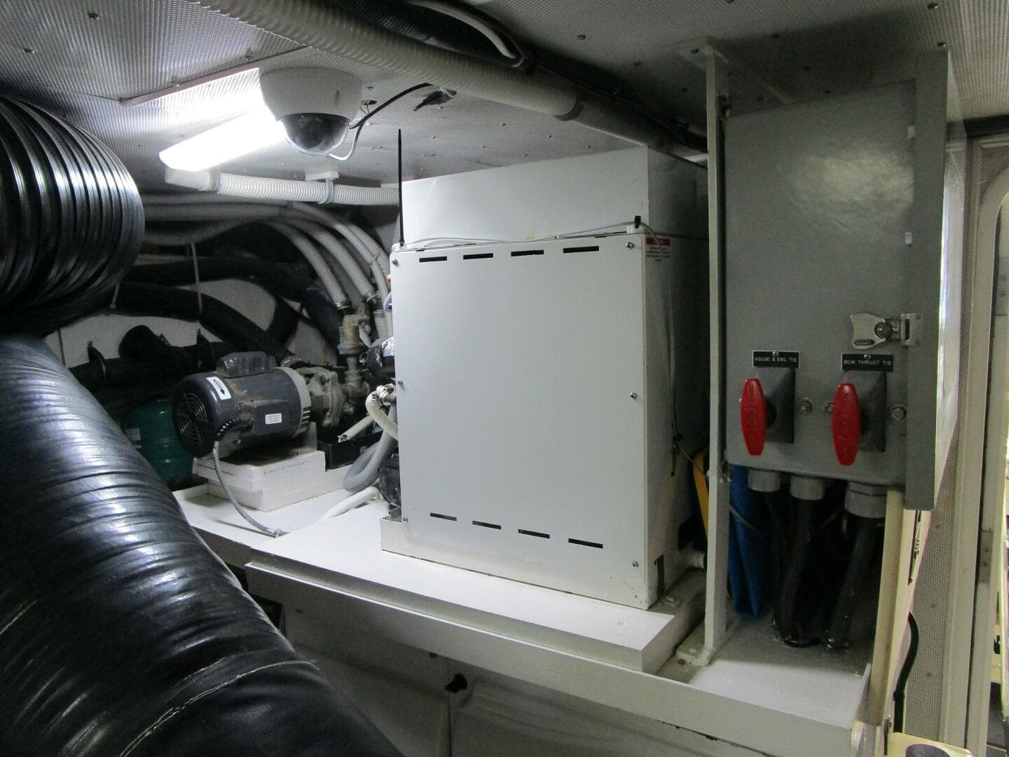 2005 Neptunus Enclosed Skylounge — photo 71