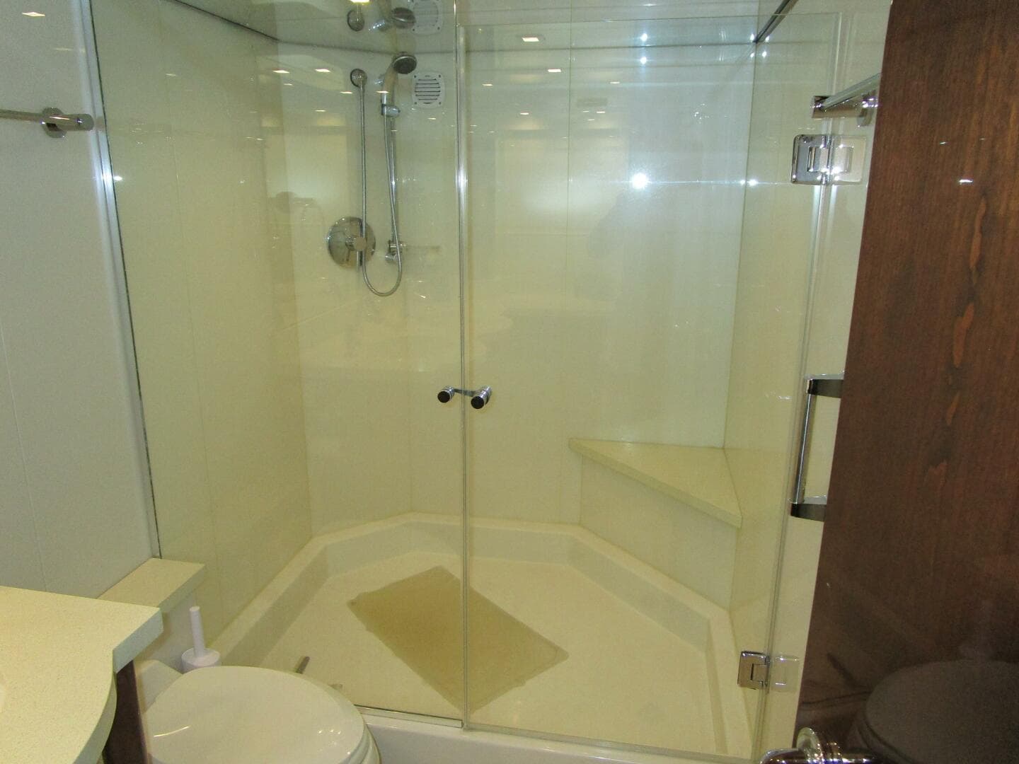 2005 Neptunus Enclosed Skylounge — photo 55