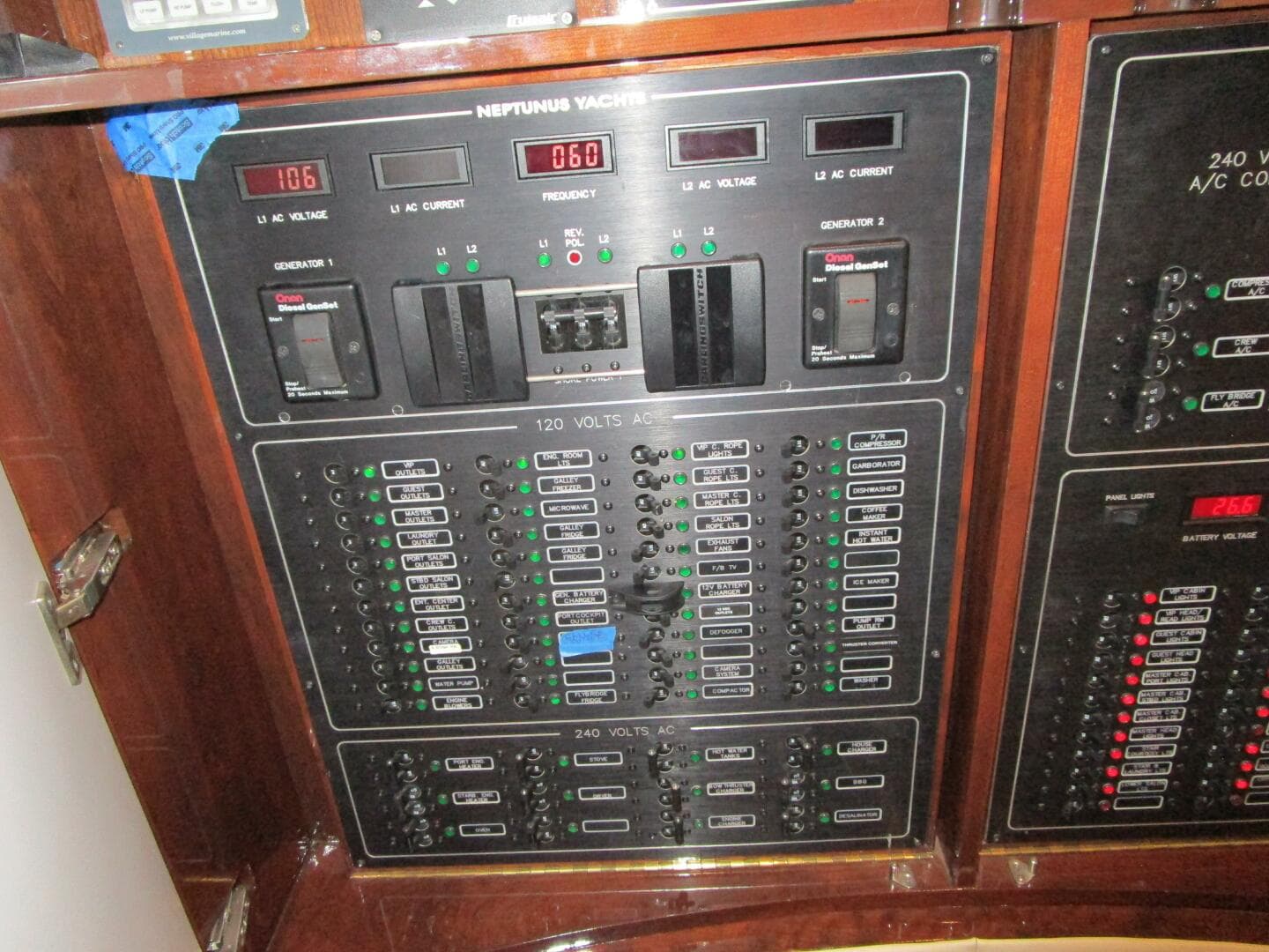 2005 Neptunus Enclosed Skylounge — photo 34