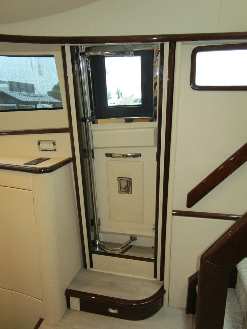 2005 Neptunus Enclosed Skylounge — photo 16