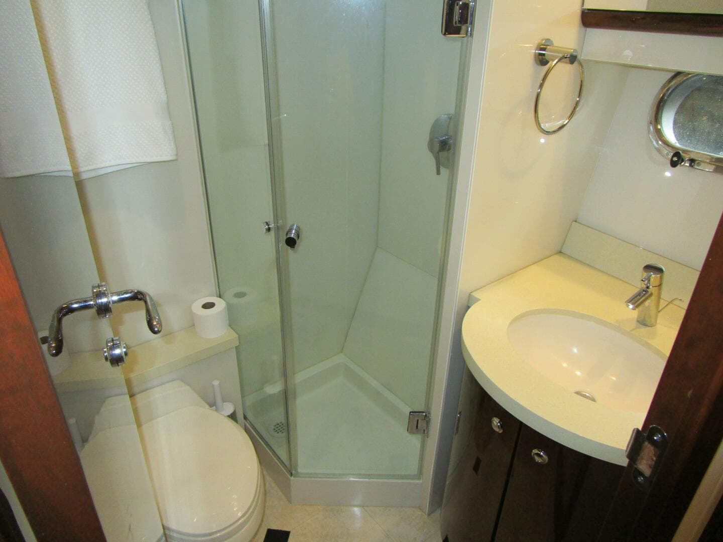 2005 Neptunus Enclosed Skylounge — photo 46