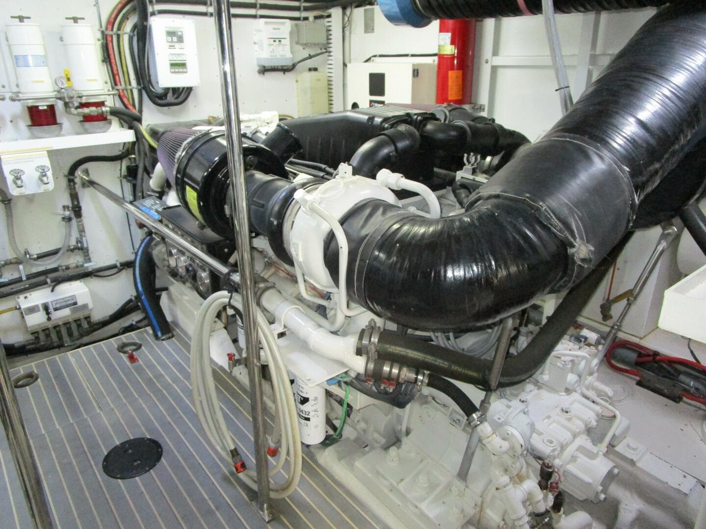 2005 Neptunus Enclosed Skylounge — photo 69