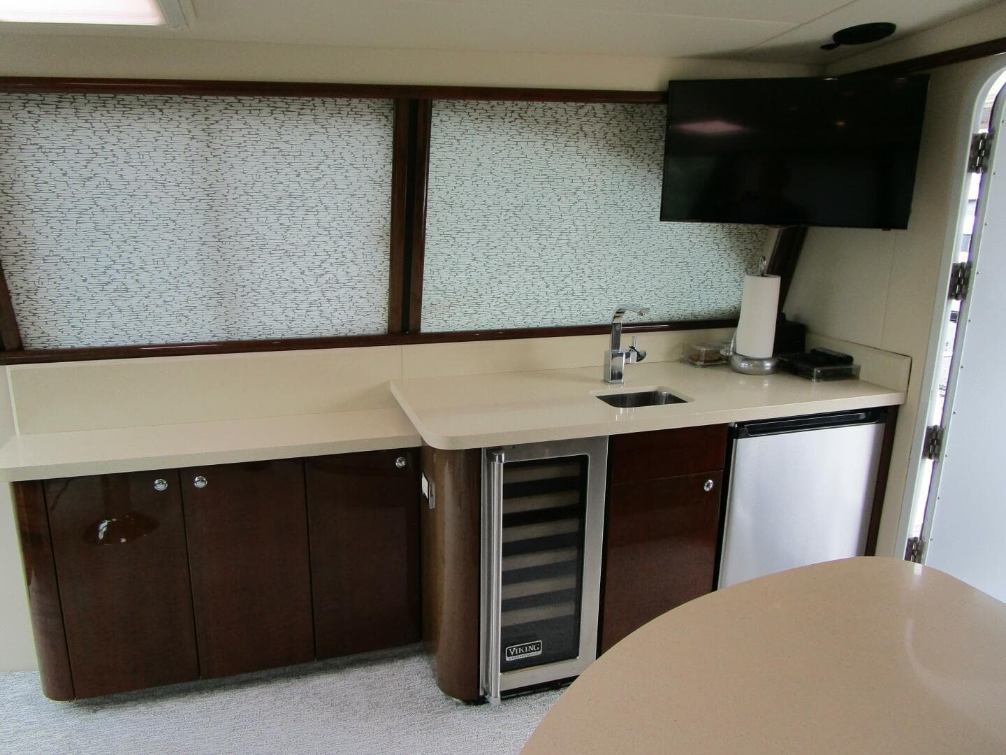 2005 Neptunus Enclosed Skylounge — photo 24