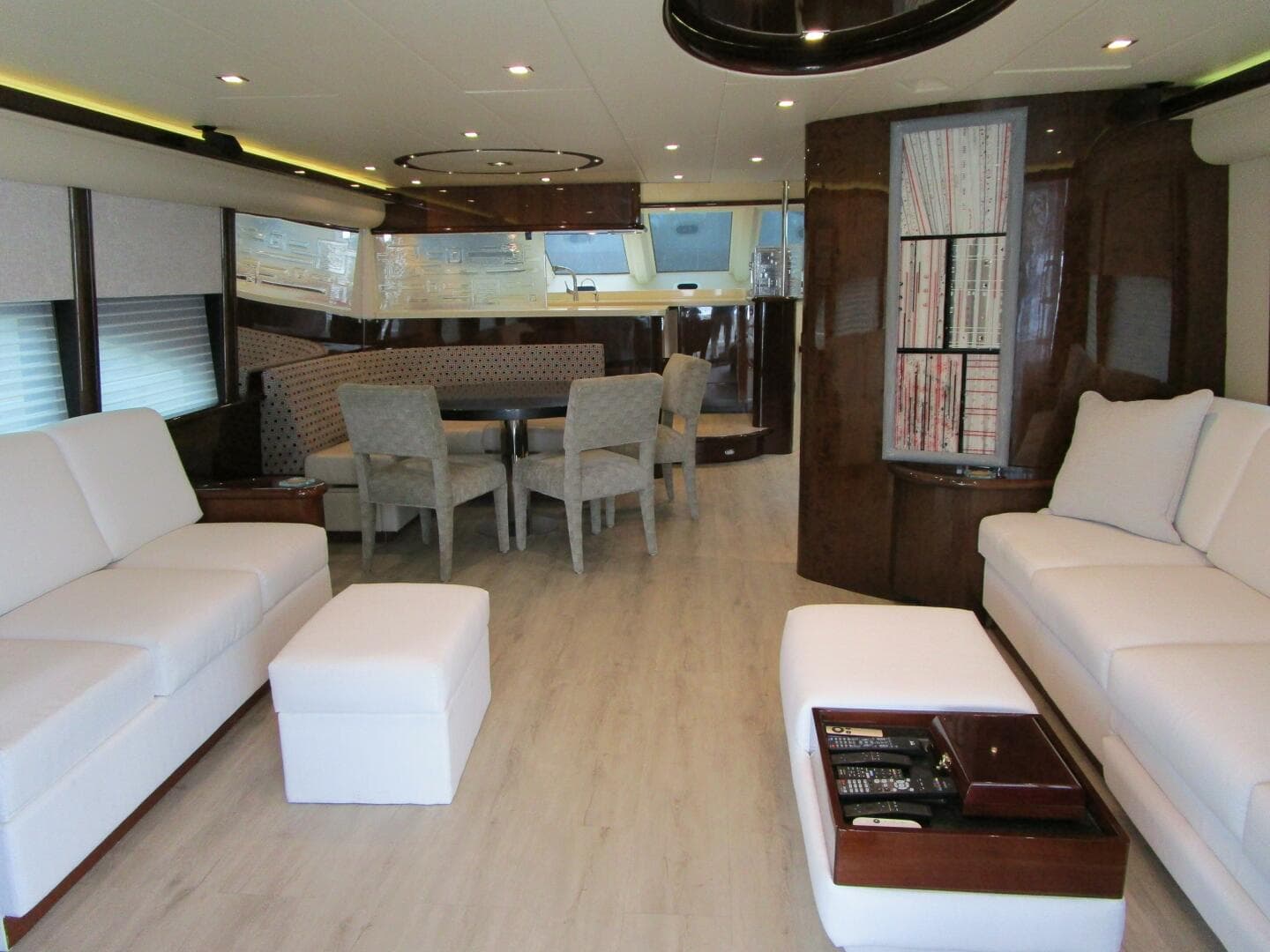 2005 Neptunus Enclosed Skylounge — photo 2