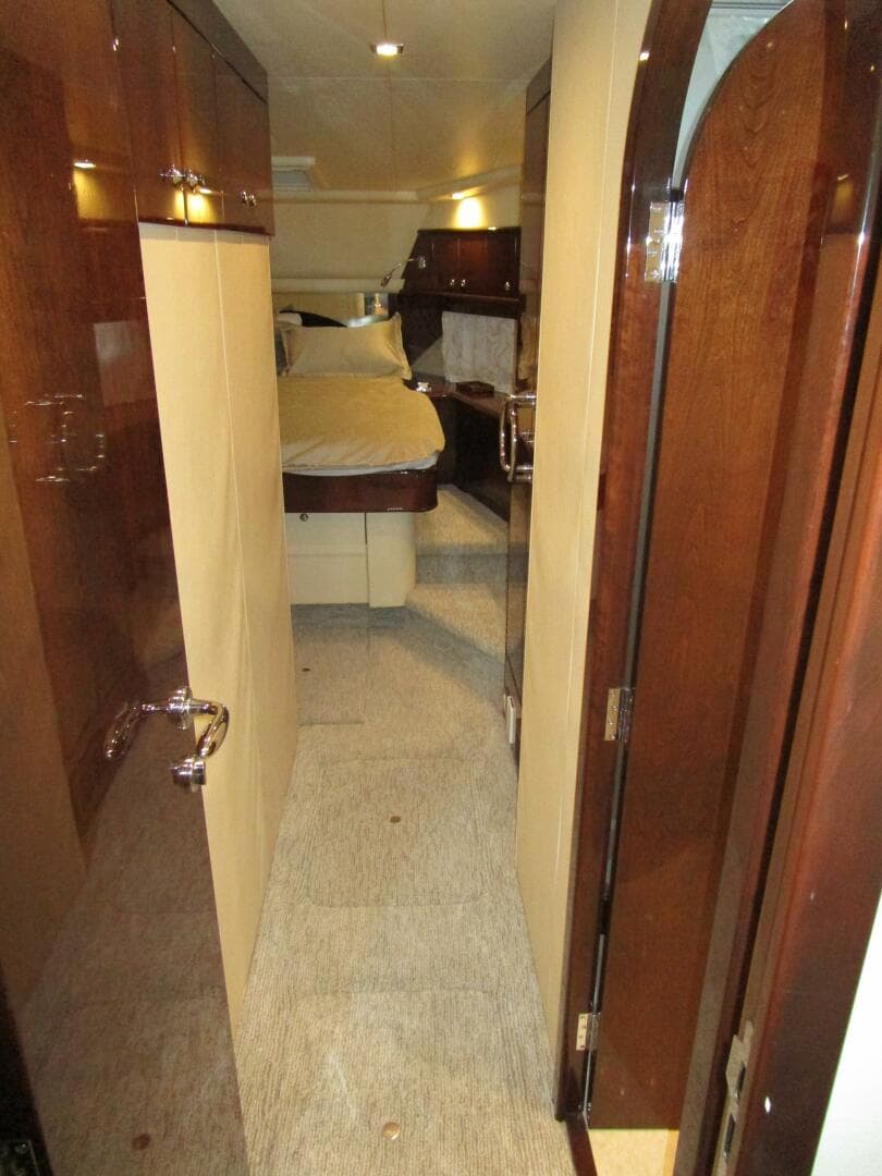 2005 Neptunus Enclosed Skylounge — photo 36