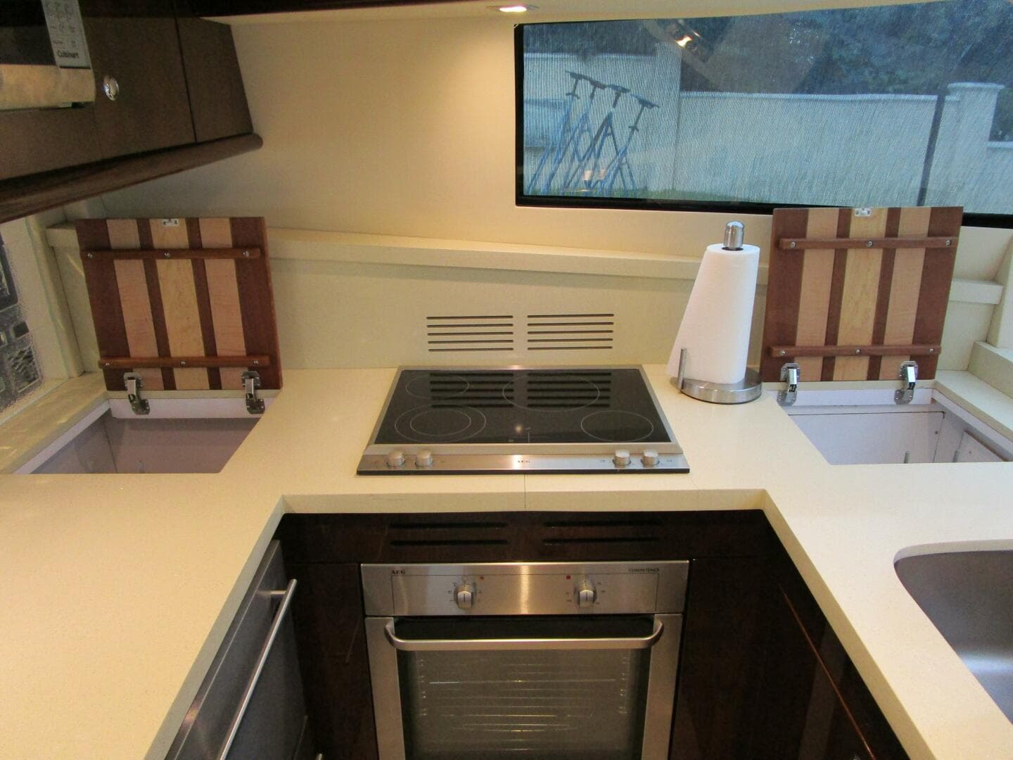 2005 Neptunus Enclosed Skylounge — photo 11