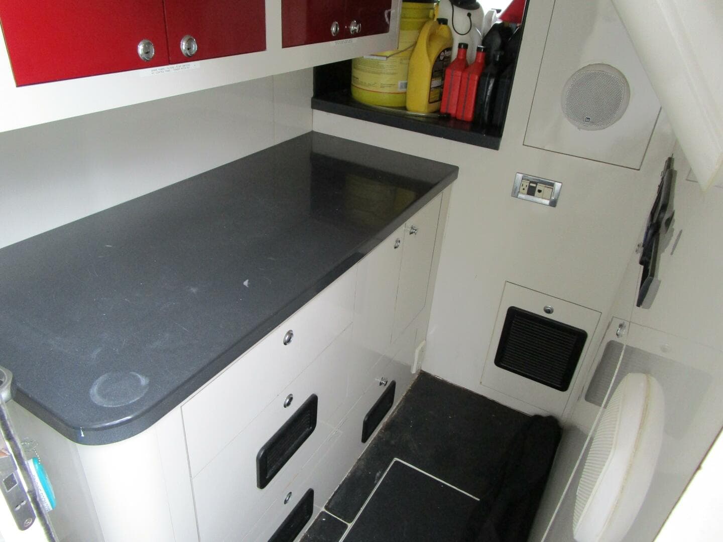 2005 Neptunus Enclosed Skylounge — photo 67