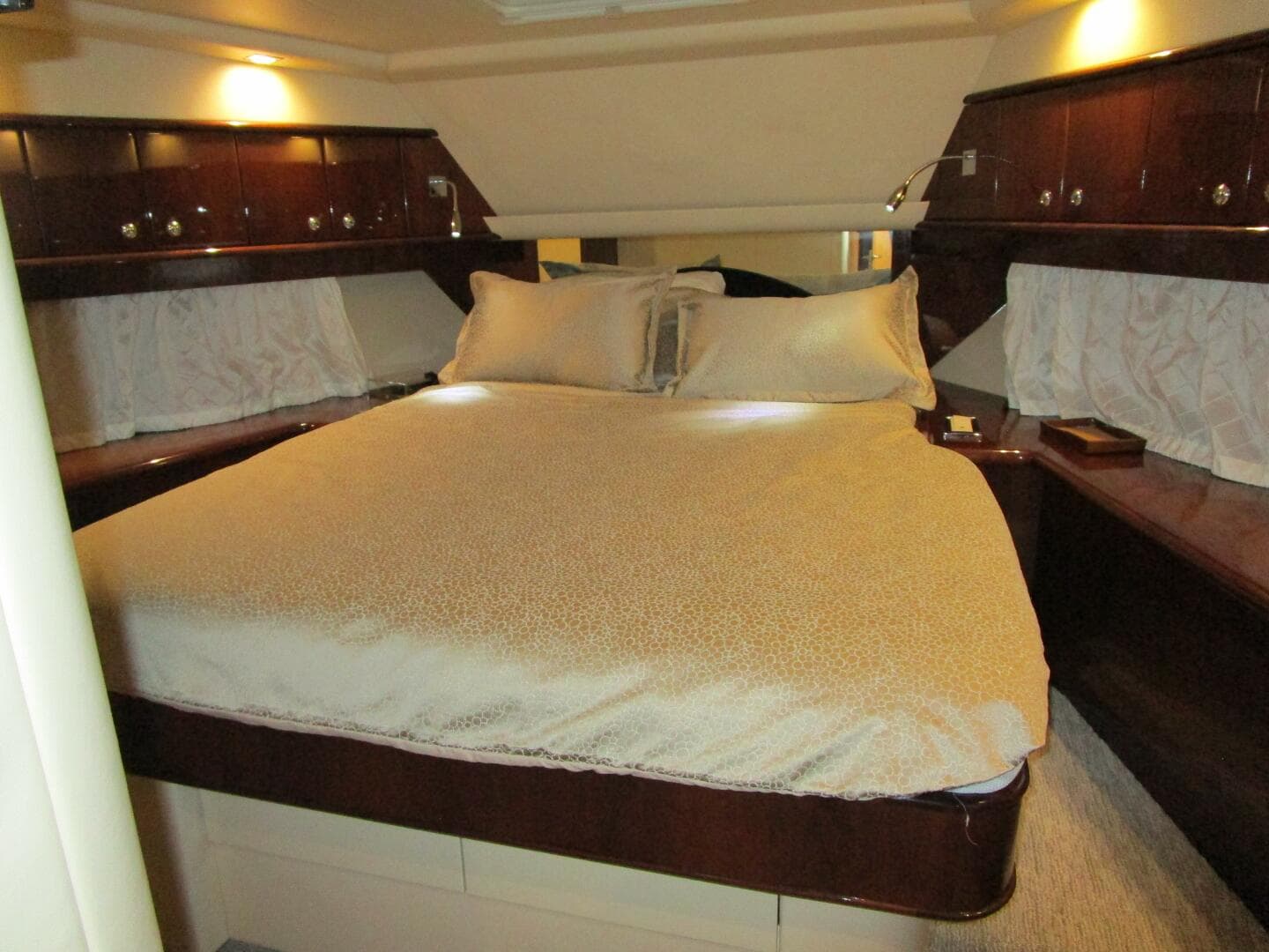 2005 Neptunus Enclosed Skylounge — photo 37