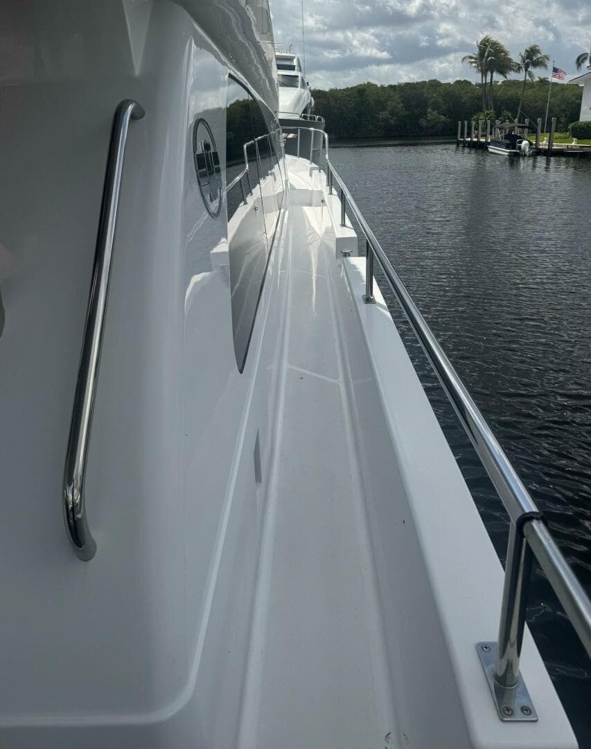 2005 Neptunus Enclosed Skylounge — photo 60