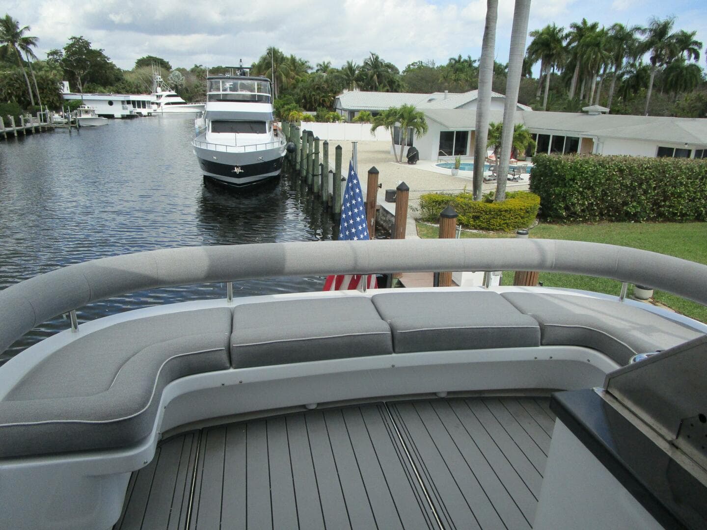 2005 Neptunus Enclosed Skylounge — photo 29