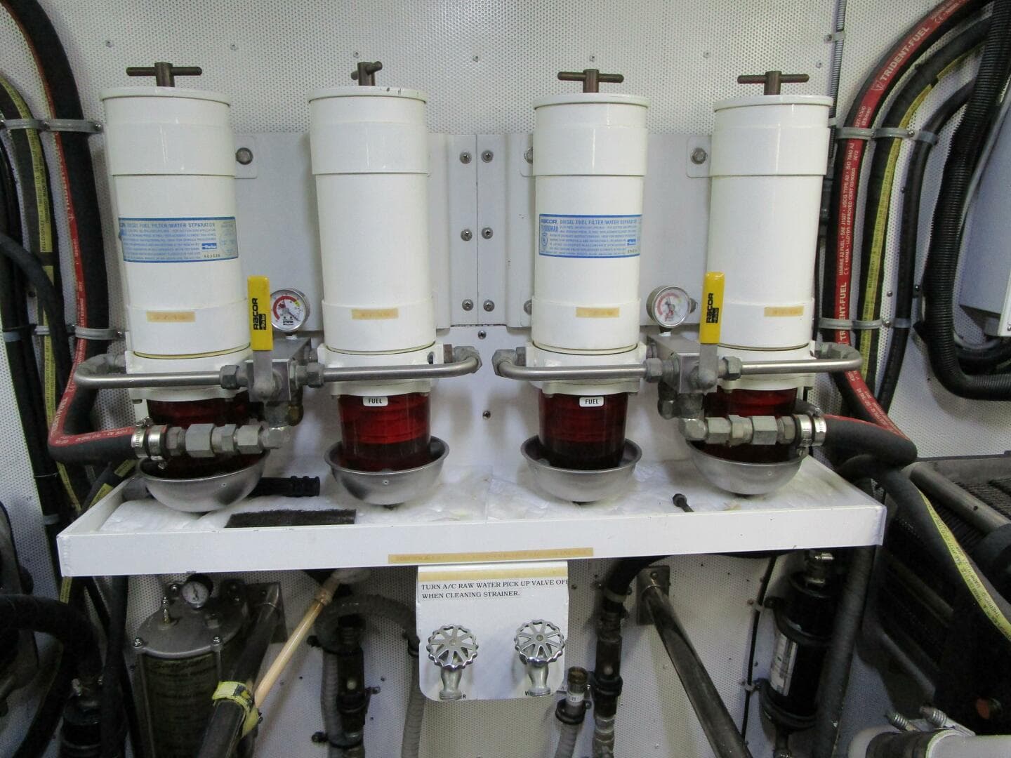 2005 Neptunus Enclosed Skylounge — photo 72