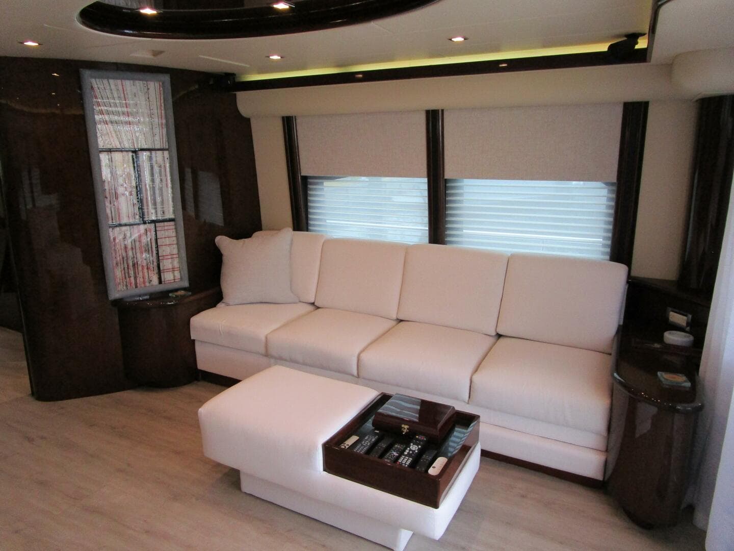 2005 Neptunus Enclosed Skylounge — photo 3