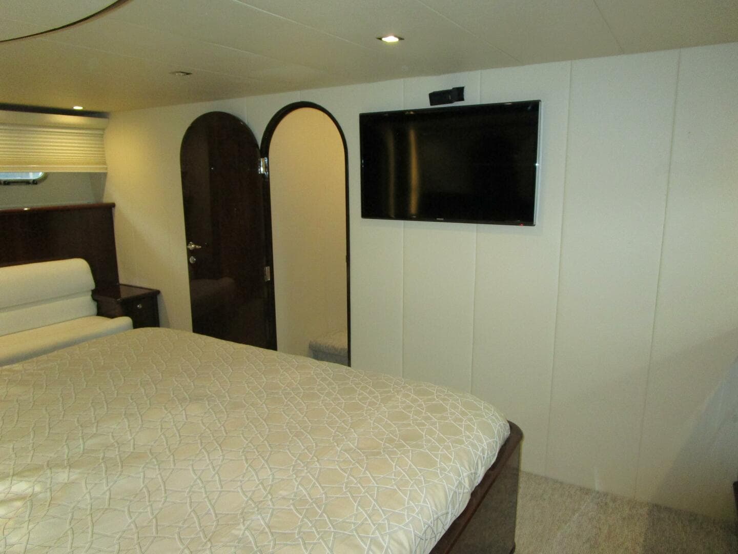 2005 Neptunus Enclosed Skylounge — photo 51