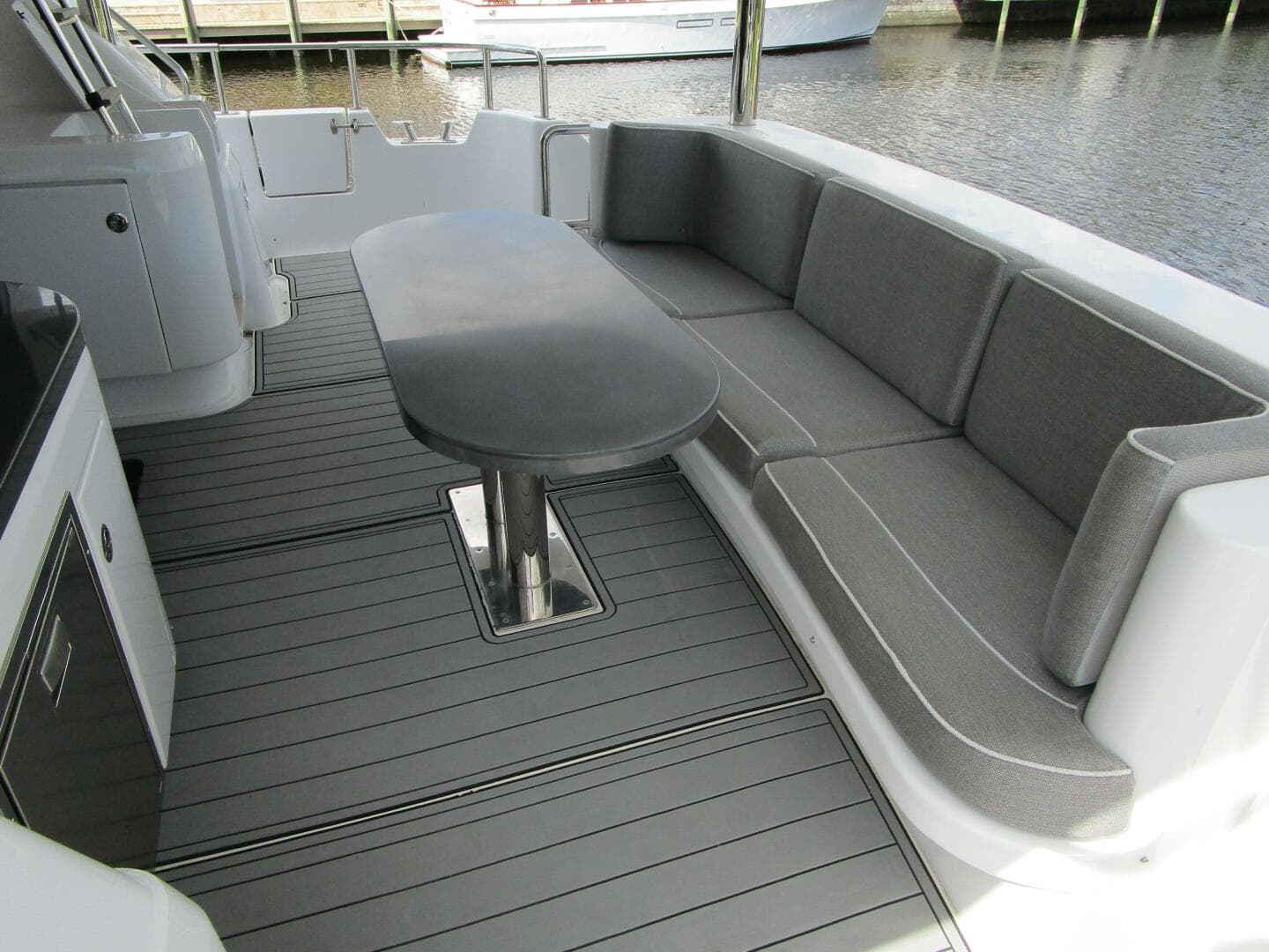 2005 Neptunus Enclosed Skylounge — photo 62