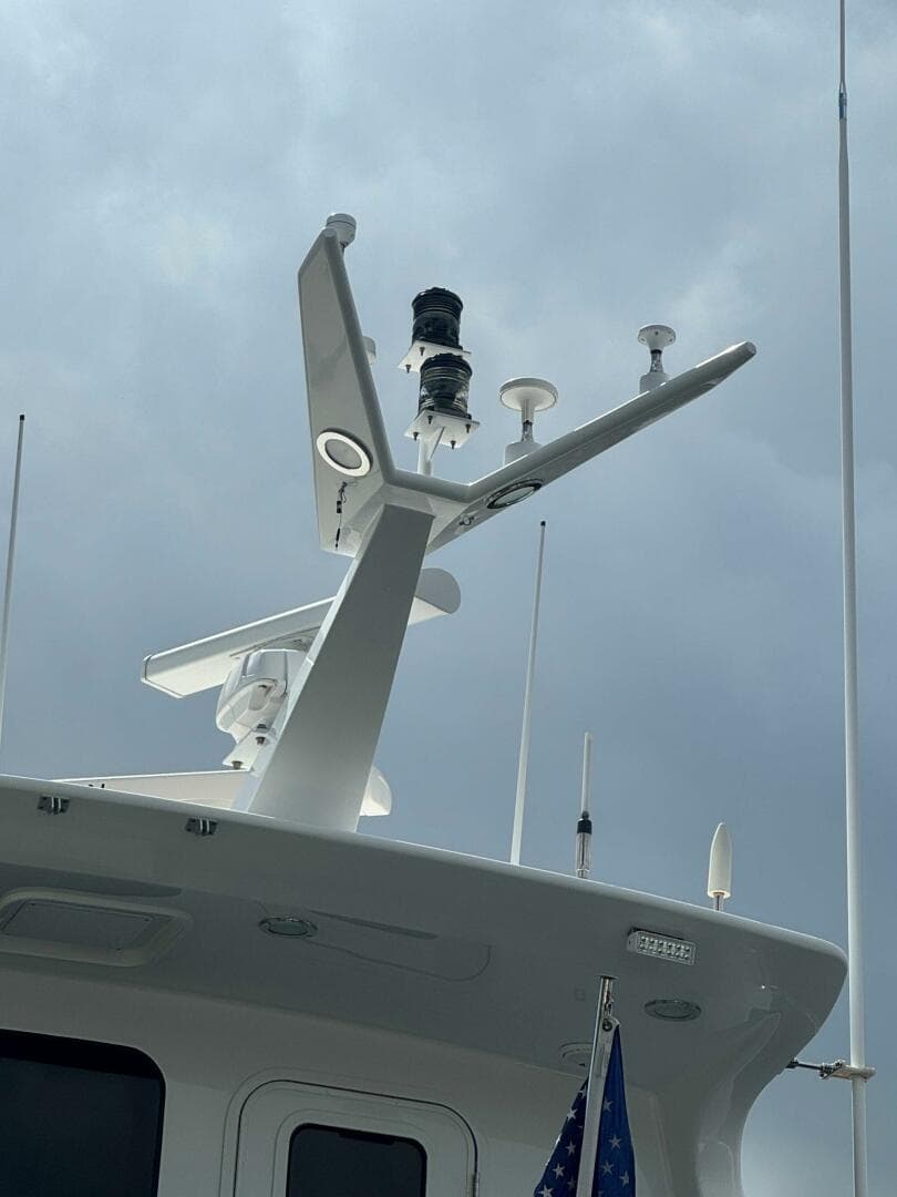 2005 Neptunus Enclosed Skylounge — photo 32