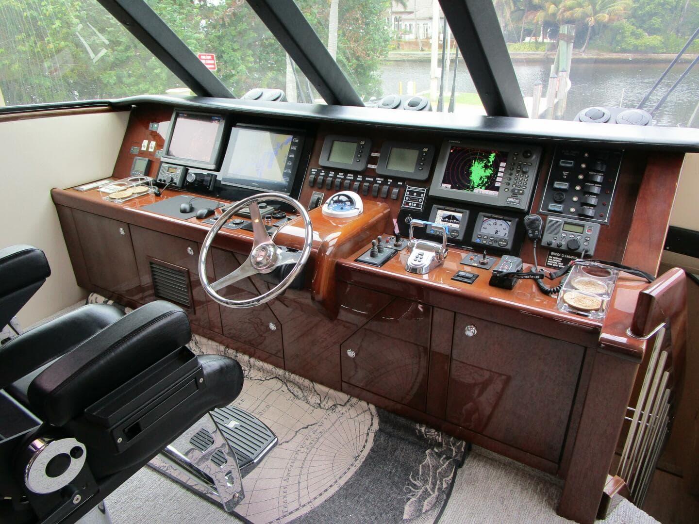 2005 Neptunus Enclosed Skylounge — photo 18