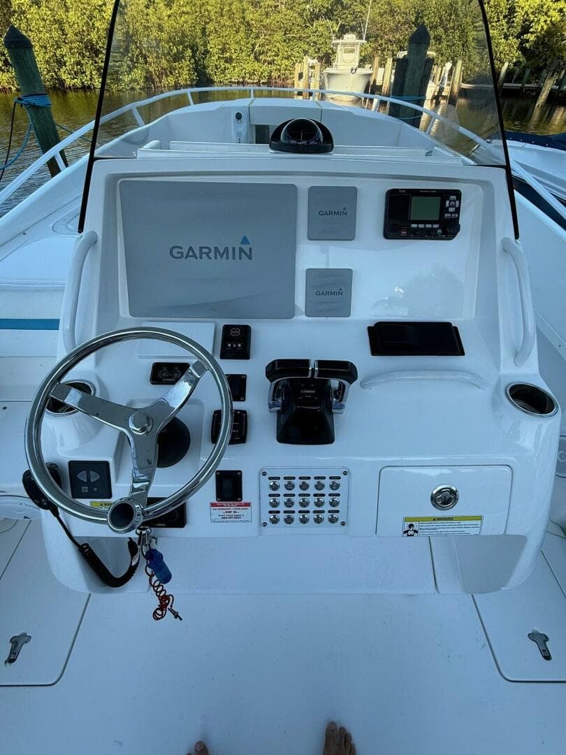 2015 Intrepid 327 Cuddy — photo 8