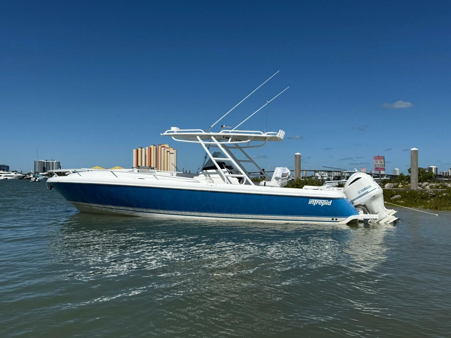 2015 Intrepid 327 Cuddy