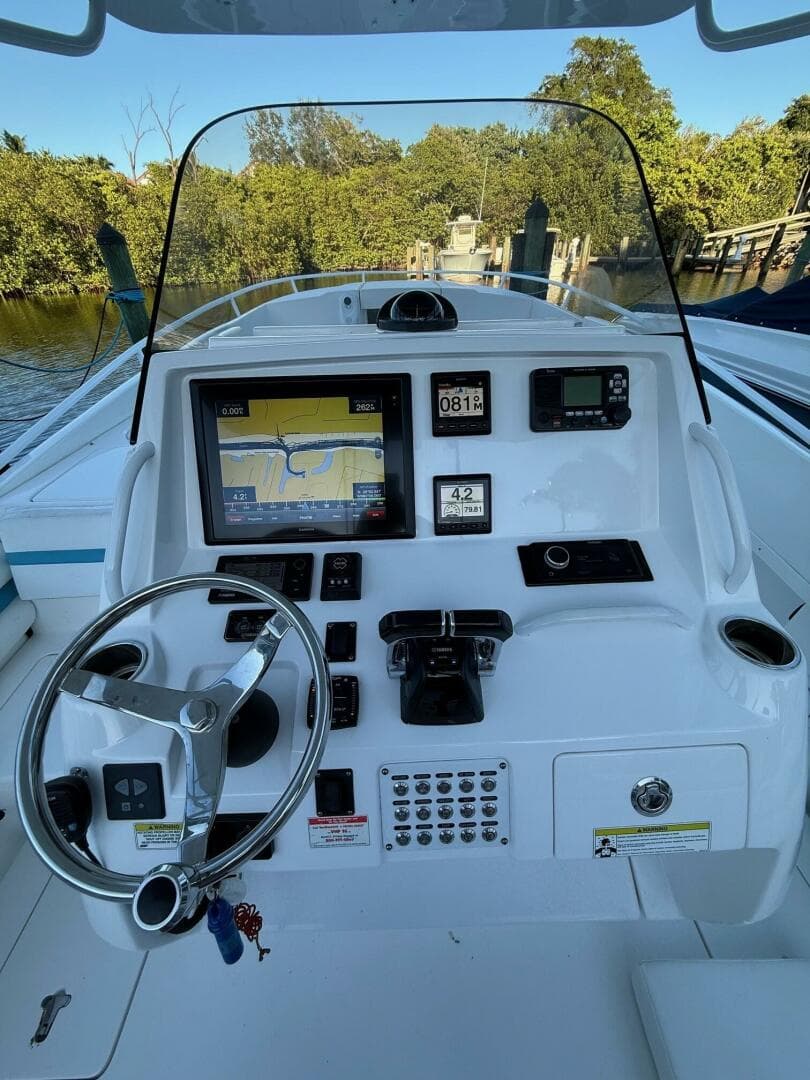 2015 Intrepid 327 Cuddy — photo 10