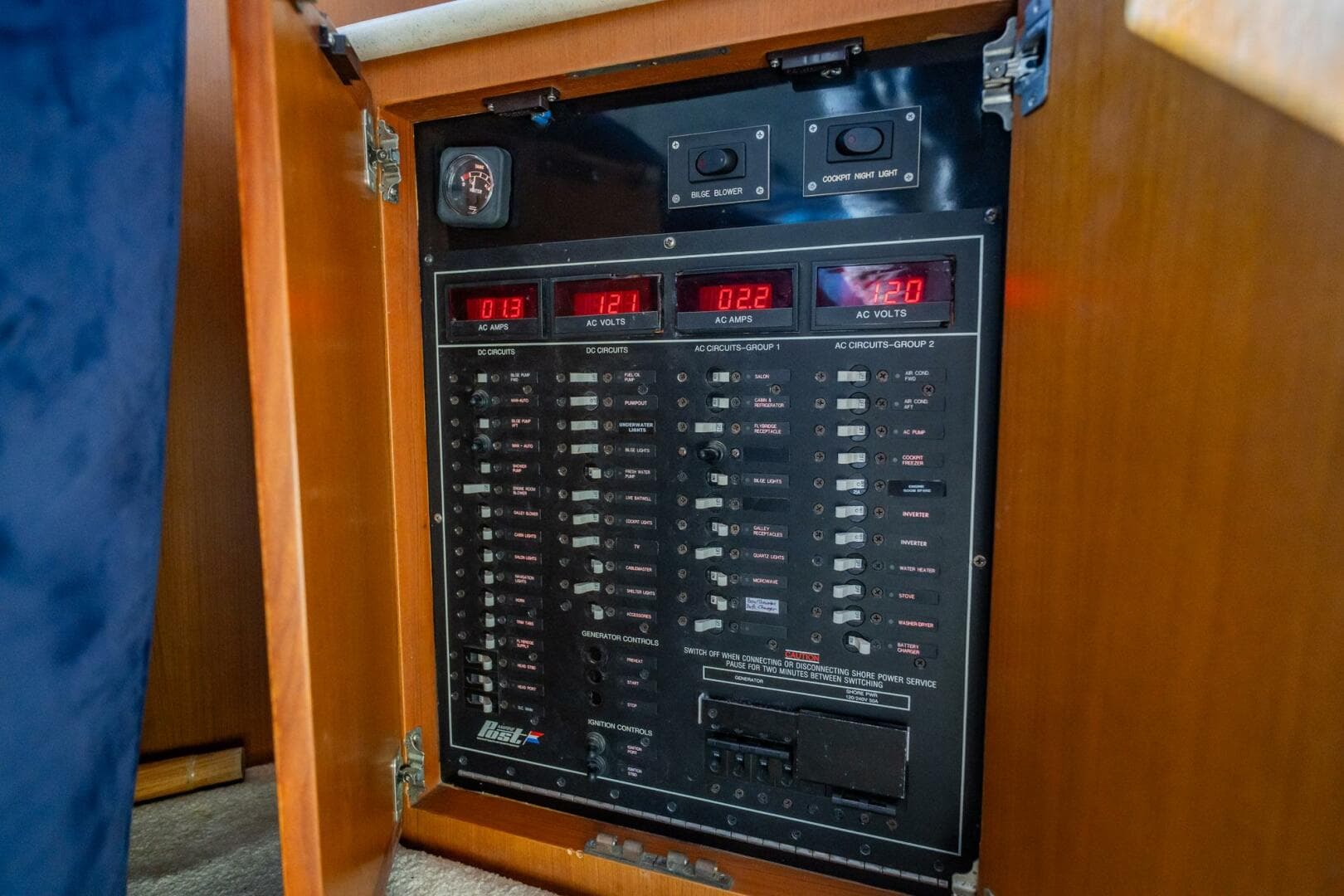 2001 Post 42 Convertible — photo 10