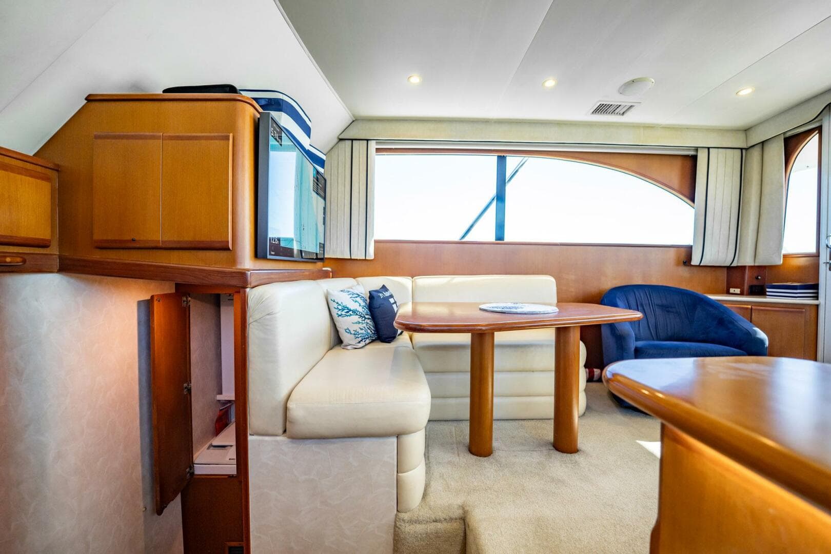 2001 Post 42 Convertible — photo 17