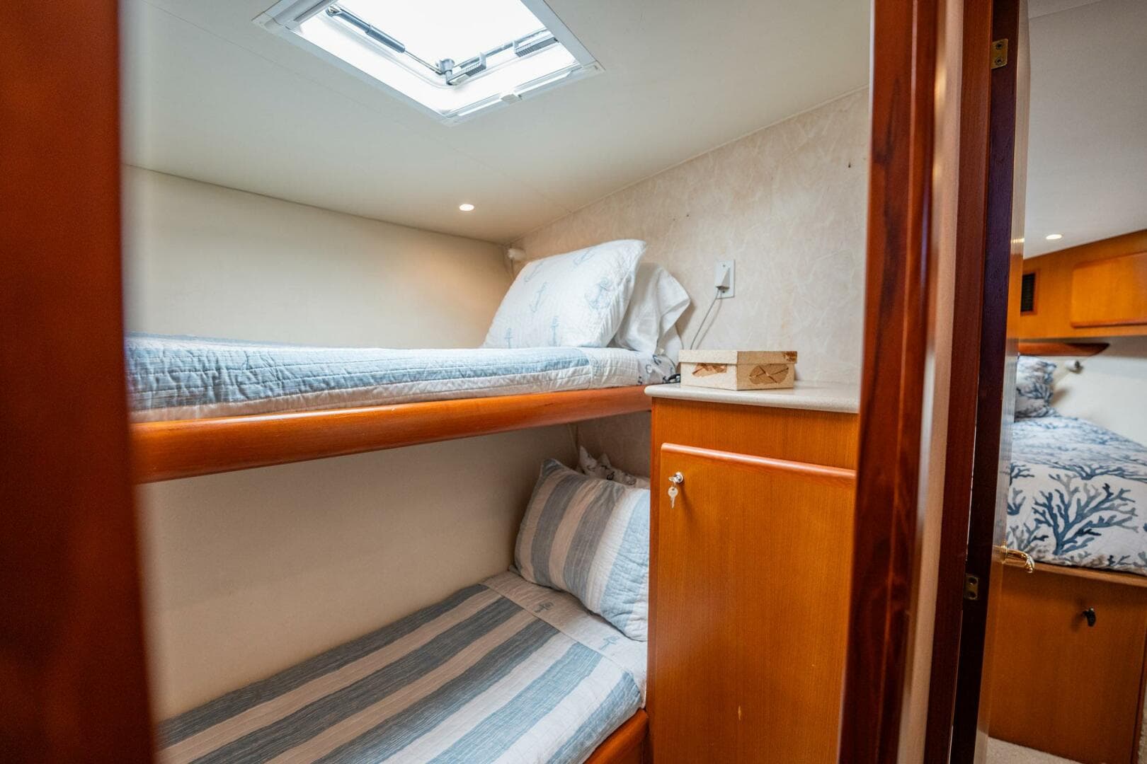 2001 Post 42 Convertible — photo 21